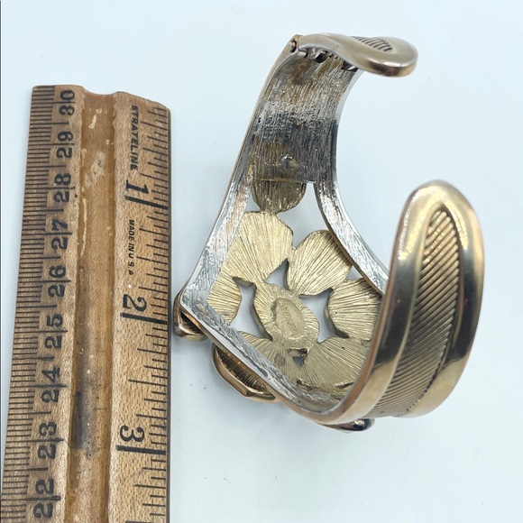 Wildlife by Heidi Klum Green Cluster Cuff Bracelet - Picture 4 of 4